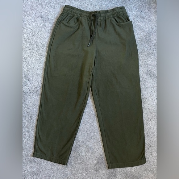 Athleta Women’s Green Medium Petite Pants - Picture 2 of 6